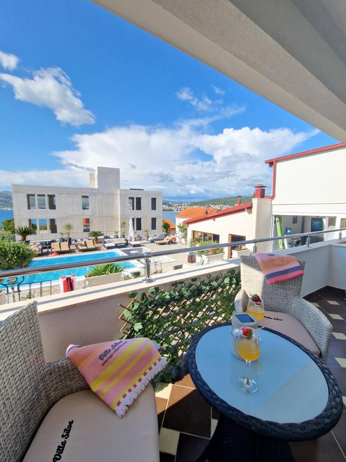 Apartments Silva With A View Of Sea トロギール エクステリア 写真