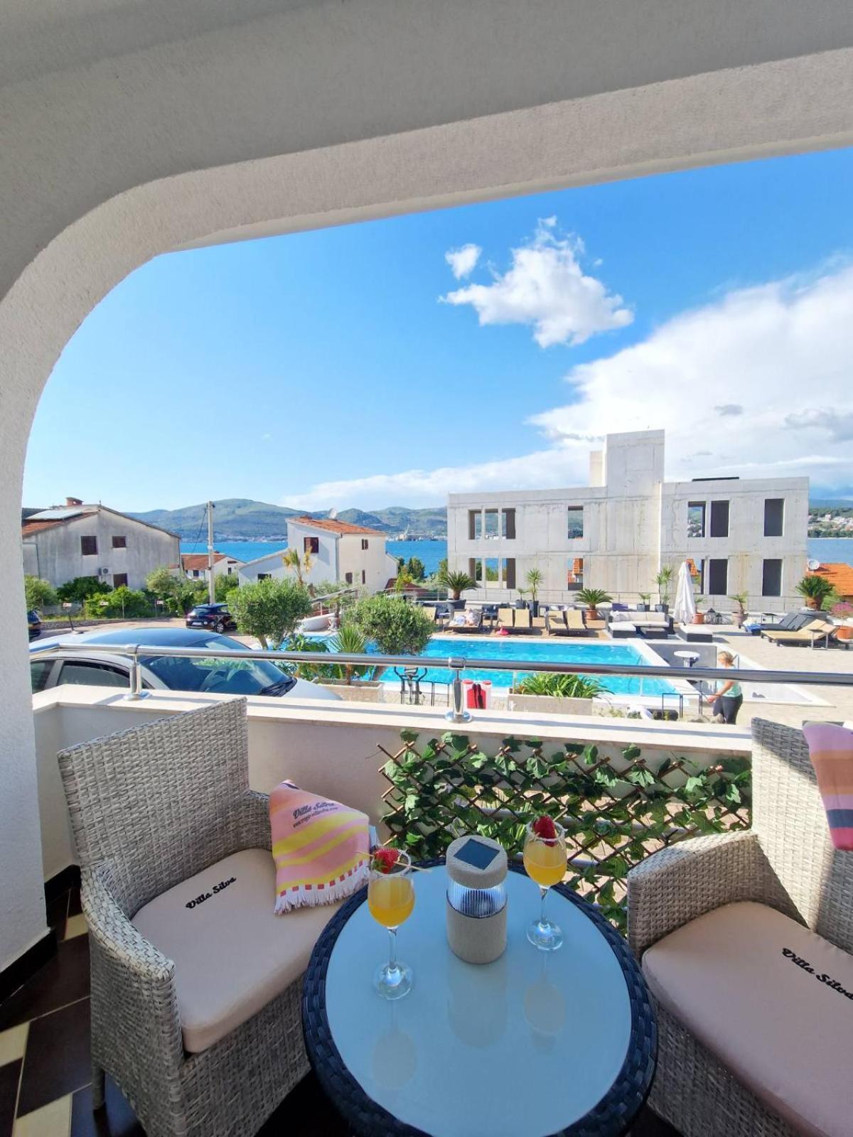 Apartments Silva With A View Of Sea トロギール エクステリア 写真