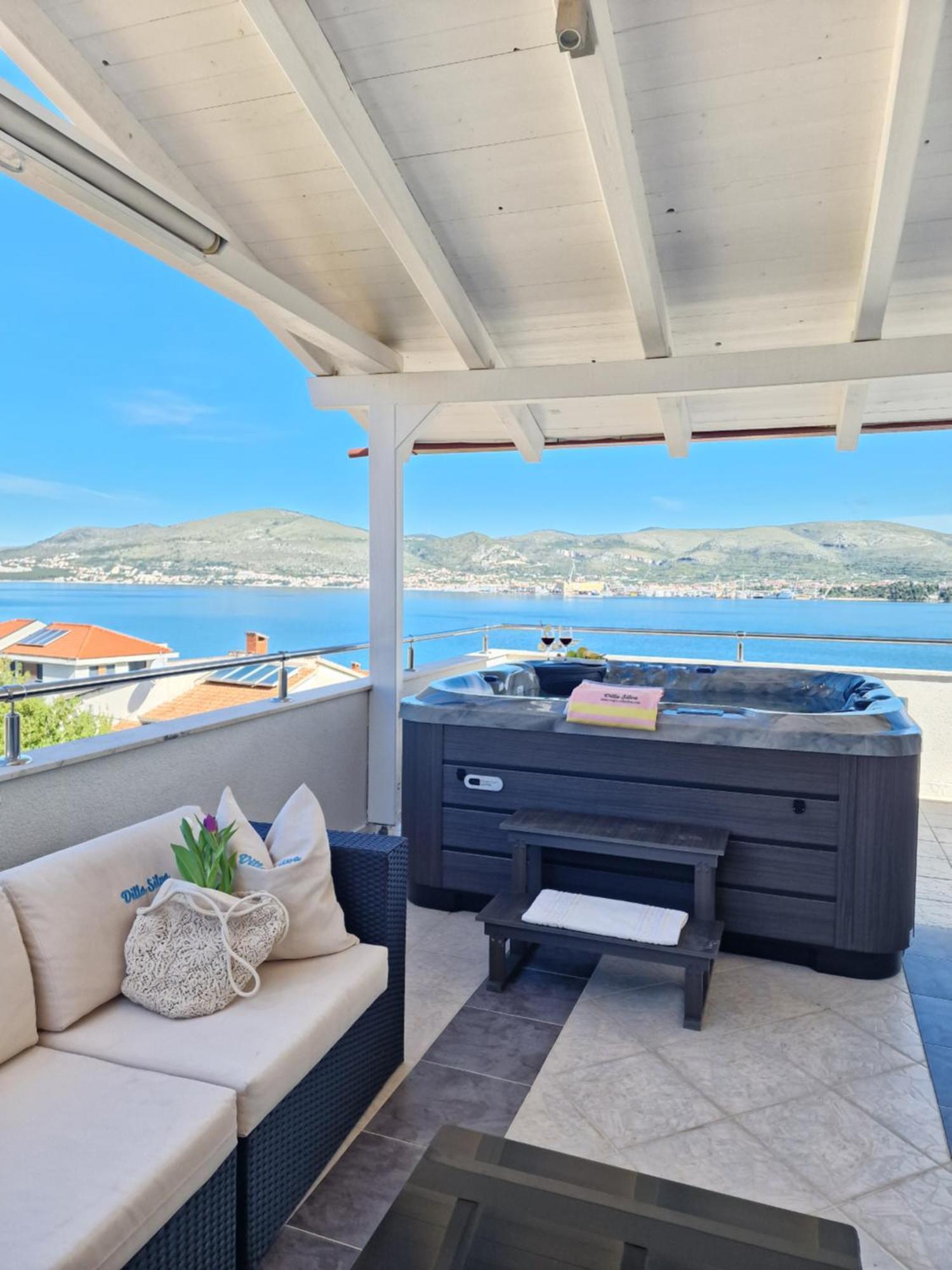 Apartments Silva With A View Of Sea トロギール エクステリア 写真